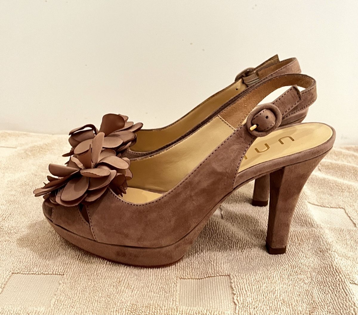 Unisa Scarpe da donna: UNISA Pumps Leder Gr. 37 – Usato da Oberwil BL venduto da DANA_FOX