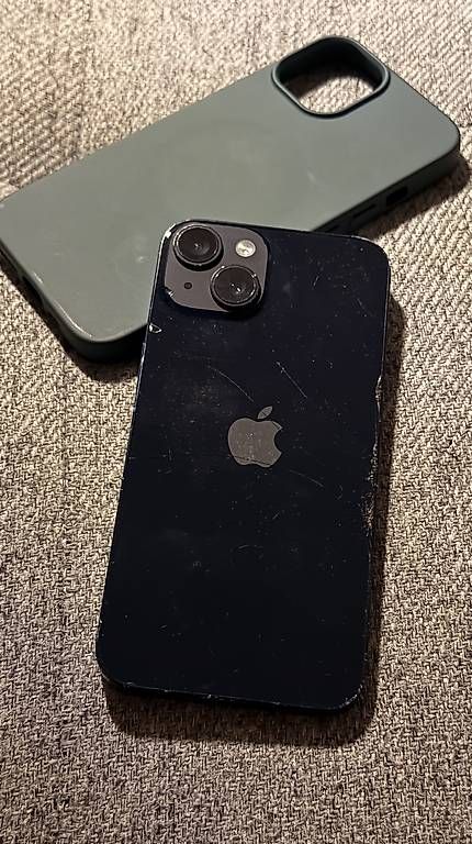 Telefoni cellulari / Smartphones: iPhone 14 128GB  Midnight – Usato da Dübendorf venduto da glori_b 1