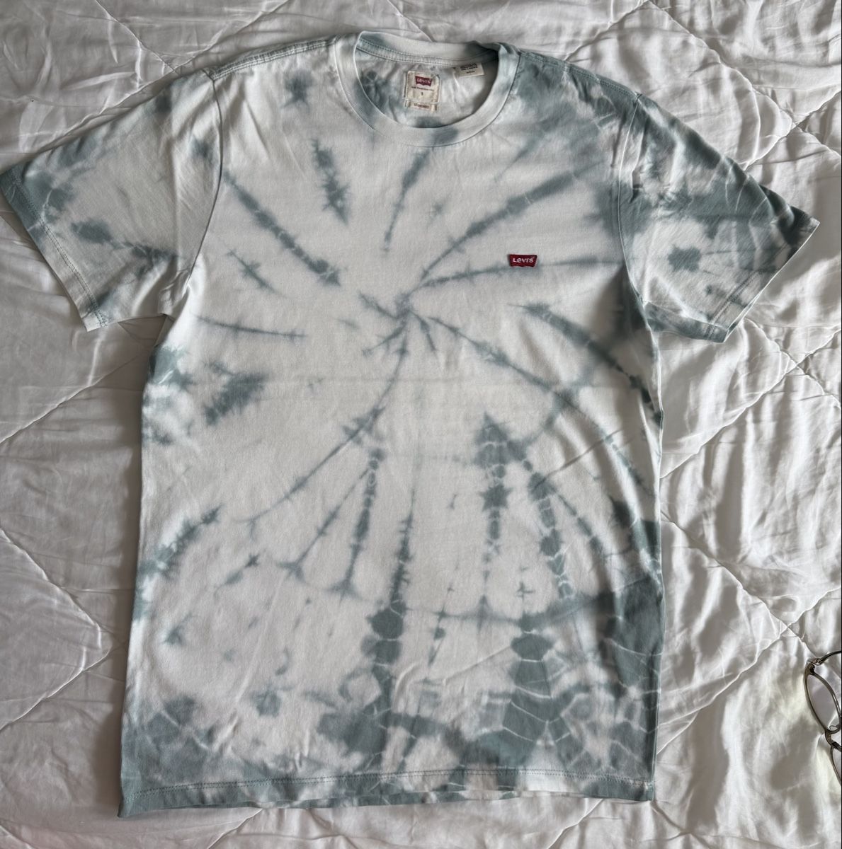 Levi's T-Shirts: T-shirt Levi's, taille S – Neu (gemäss Beschreibung) aus Genève von len_5q5n