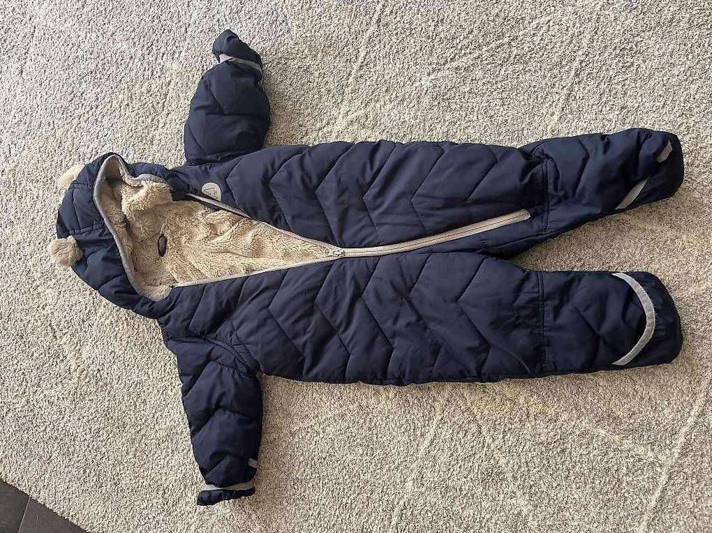 Completi: Winteroverall Baby – Usato da Pfäffikon SZ venduto da hejaeggi