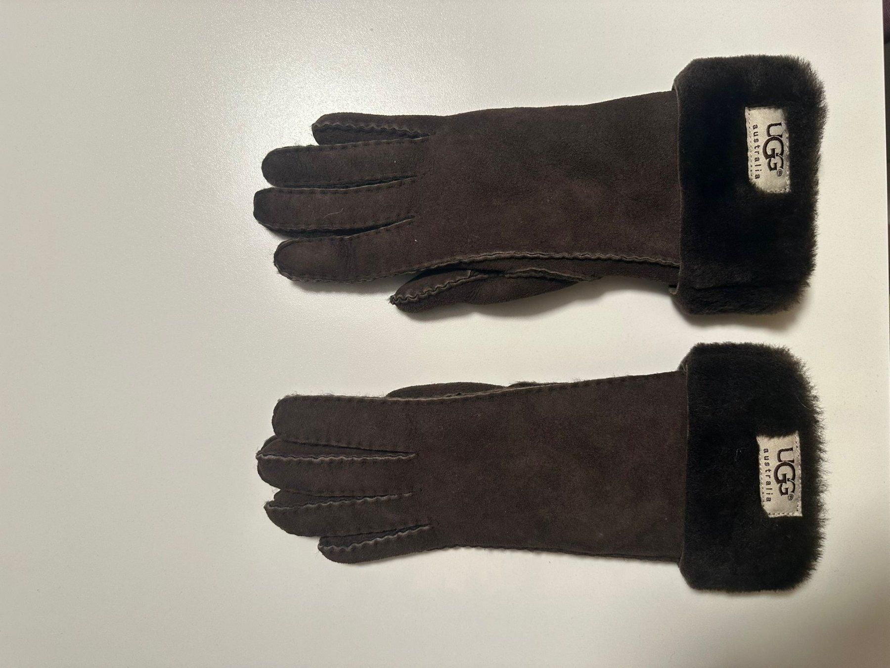 Ugg Guanti & manicotti: Gants UGG – Usato da La Chaux-de-Fonds venduto da Adridri13 1