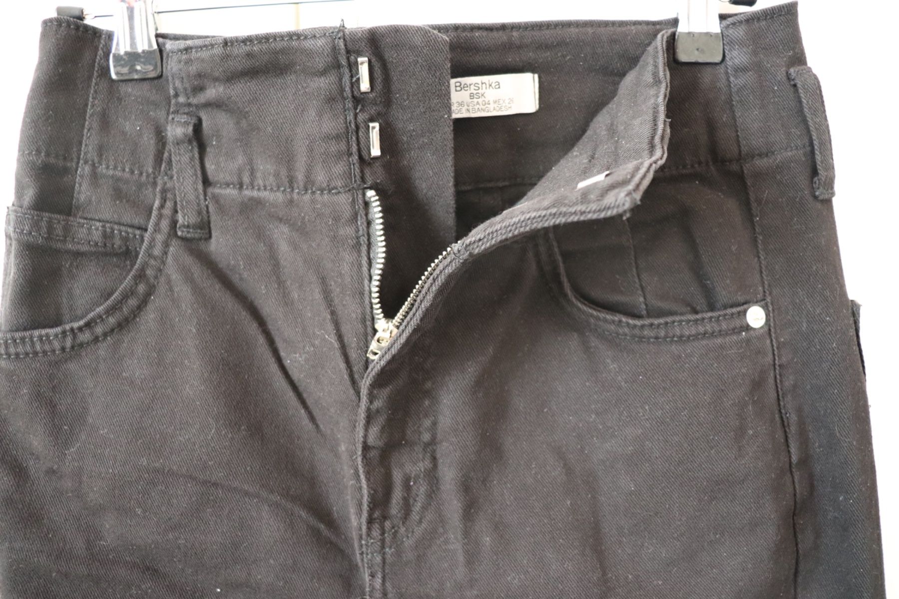 Bershka Hosen: Pantalon noir Bershka – Gebraucht aus Essertines-Yverdon von Alice977 2