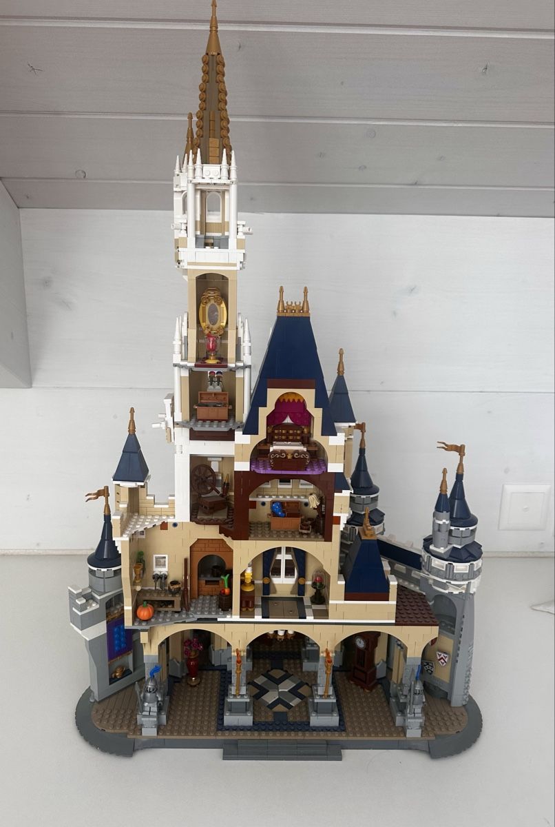 Lego Giocattoli: Lego Disney Schloss – Usato da Dietlikon venduto da Fluschi 1