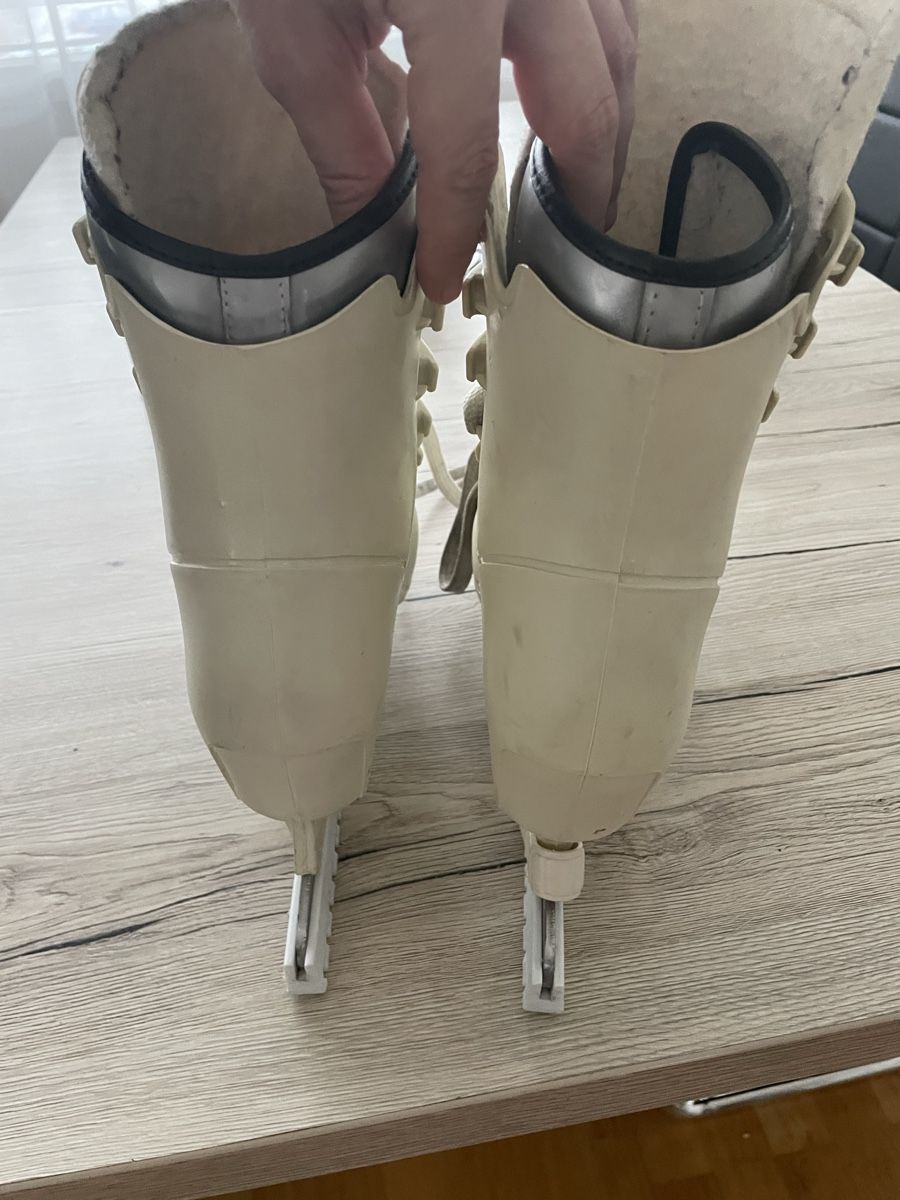 Pattini da ghiaccio: Schlittschuhe Roces, creme-weiss, Grösse 37 – Usato da Oberwil BL venduto da Petermib 1
