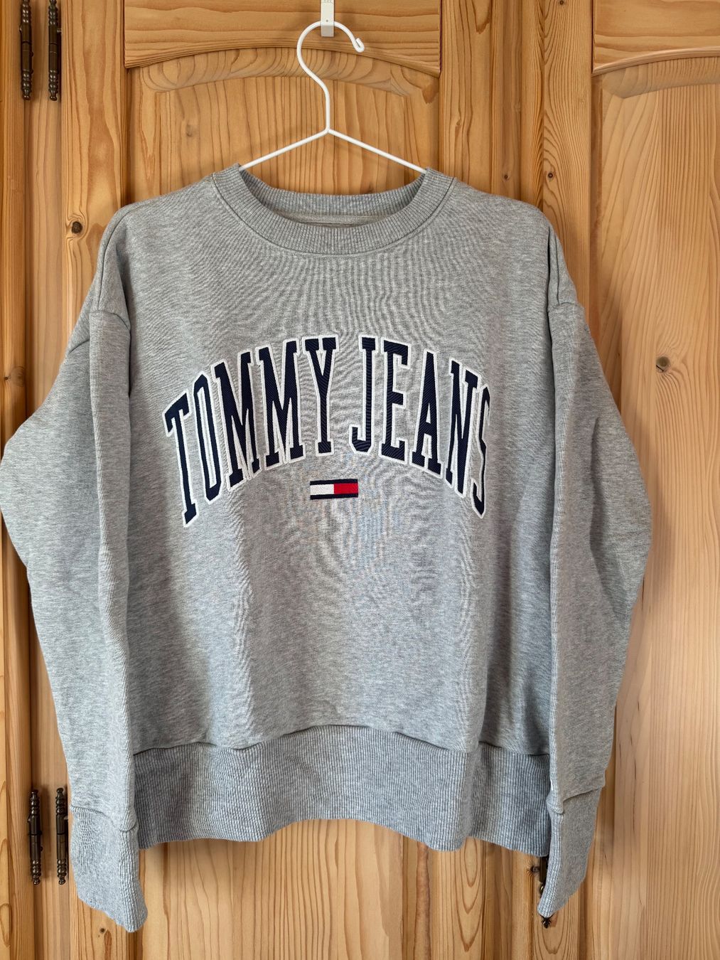 Tommy Hilfiger Maglioni & Felpe: Tommy Jeans Pullover, Gr. M, Grau, Top Zustand! – Usato da Hergiswil NW venduto da kaufe_bei_kaufmann 1
