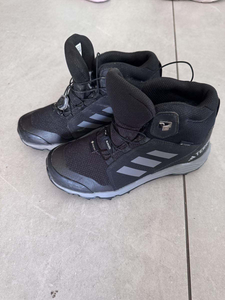 Adidas Schuhe für Jungen: Wanderschuhe Kinder von Adidas – Gebraucht aus Zürich von rak_t2vf