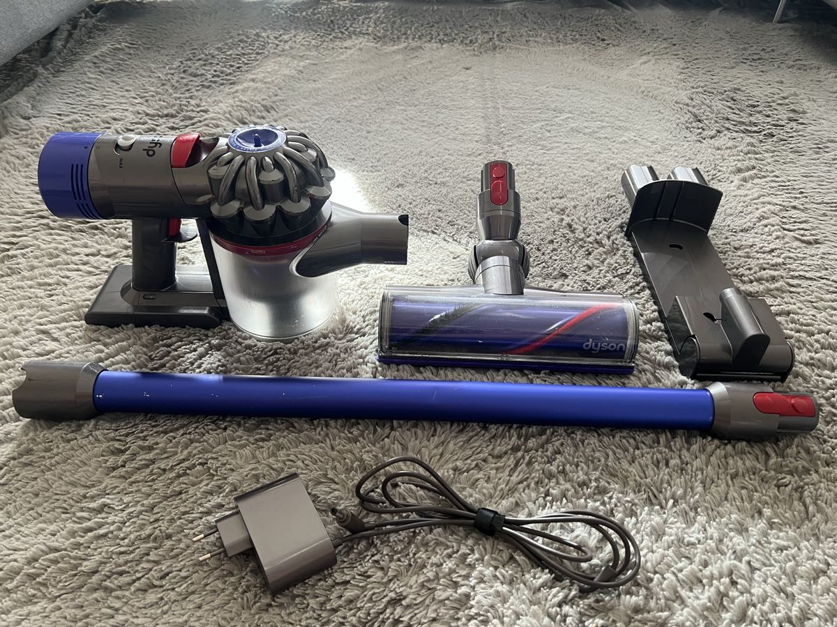 Dyson Aspirapolveri & Accessori: Dyson V8 – Usato da Vauderens venduto da Sah-C1995