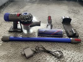 Dyson V8