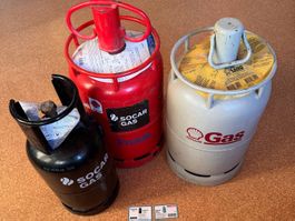 3 Stahl Gasflaschen, 2 x 10.5 kg, 1 x 5 kg mit 2 Depotkarten