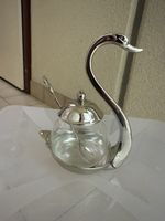 Pot à sucre cygne argenté et verre, avec cuillères