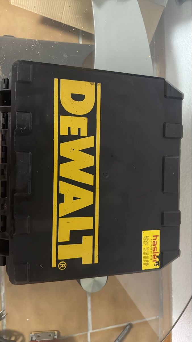 Tutti gli attrezzi: Boîte à outils DeWalt robuste – Usato da Soyhières venduto da Jura22