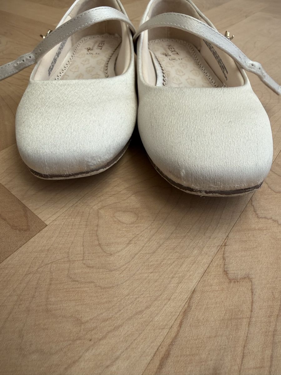 Next Scarpe per ragazze: Ivory bailarina with strap – Usato da Aadorf venduto da ycobos 4