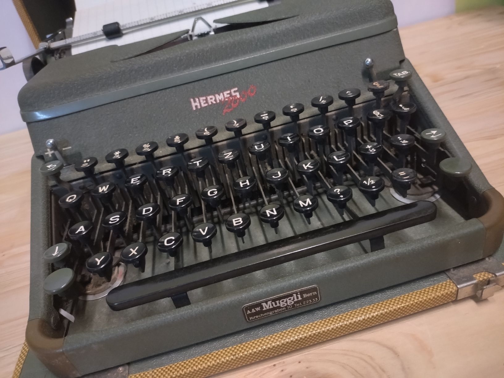 Hermès Schreibmaschinen: Machine à écrire Hermes 2000 vintage  – Defekt aus Farvagny-le-Grand von LaCaverne 1