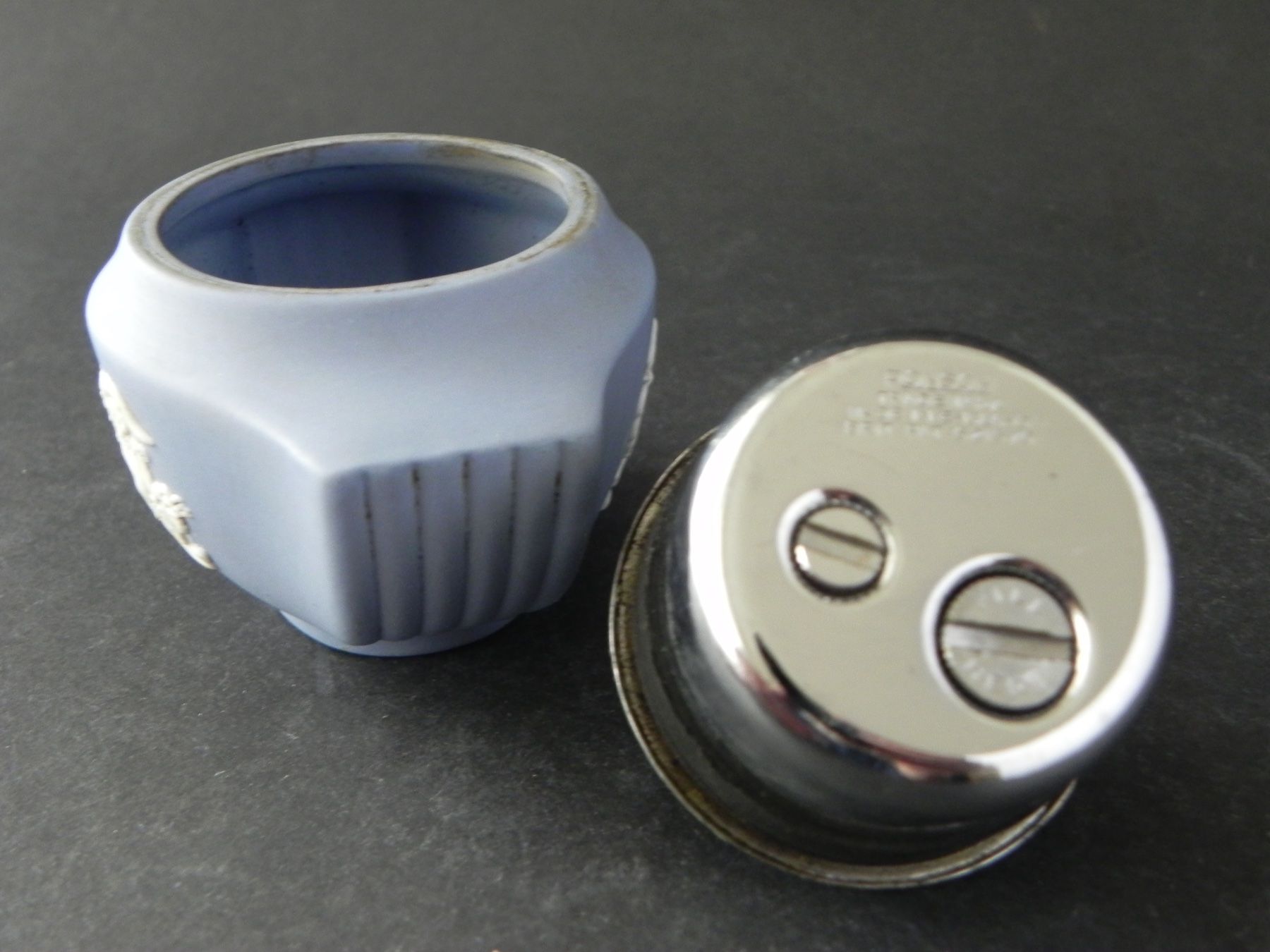 Ronson Accendini: Feuerzeug Ronson - von Wedgwood - Jasperware – Usato da Zürich venduto da LodgE-21 6