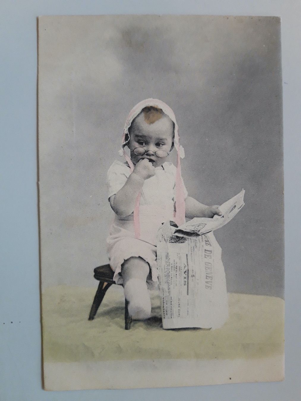 Cartoline postali: Baby das Zeitung liest, Genfer Zeitung – Usato da Sargans venduto da nicsam1815