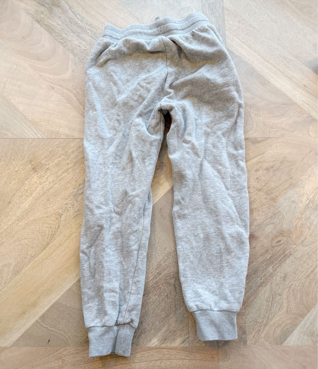 Hosen: 2 Mädchen Jogginghosen Gr. 122/128 – Gebraucht aus Eggenwil von Lissi82 2
