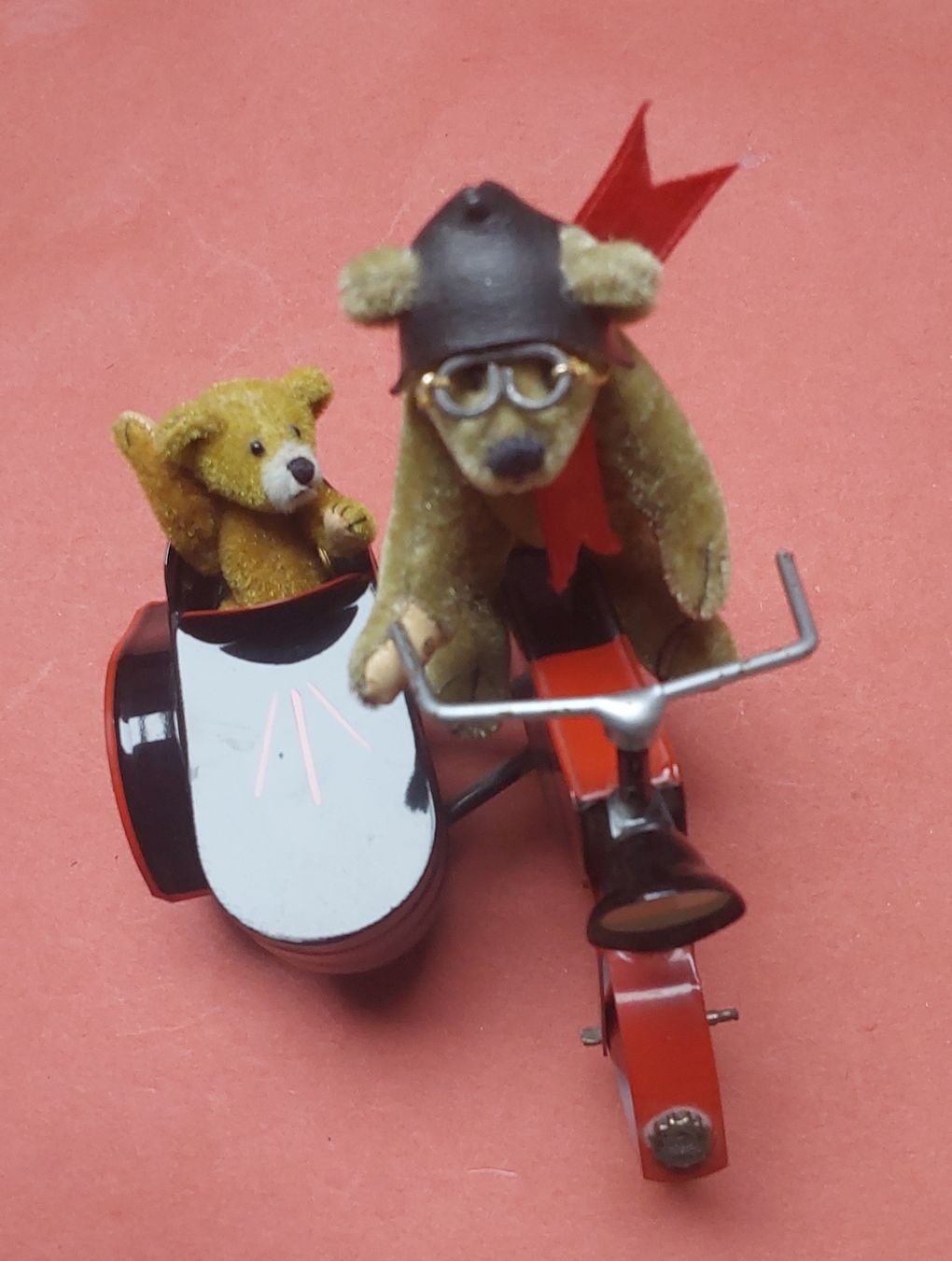 Teddy Hermann Giocattoli: Hermann Nr. 10081 Motorrad mit Seitenwagen mit 2 Teddys NEU – Nuovo e nell'imballaggio originale da Windisch venduto da Benji026