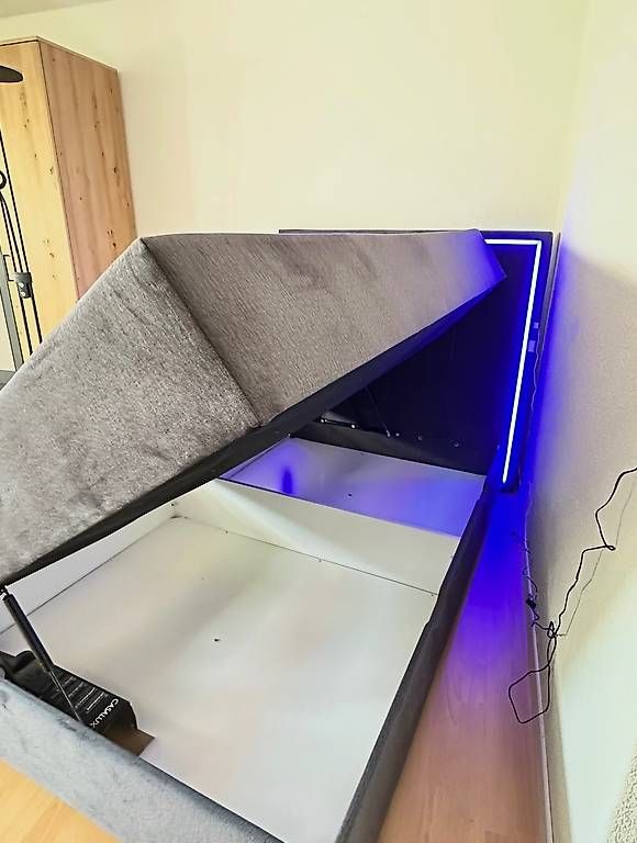 Letti: Modernes Polsterbett mit Stauraum & LED – Usato da Altishofen venduto da ell_h9vg 1