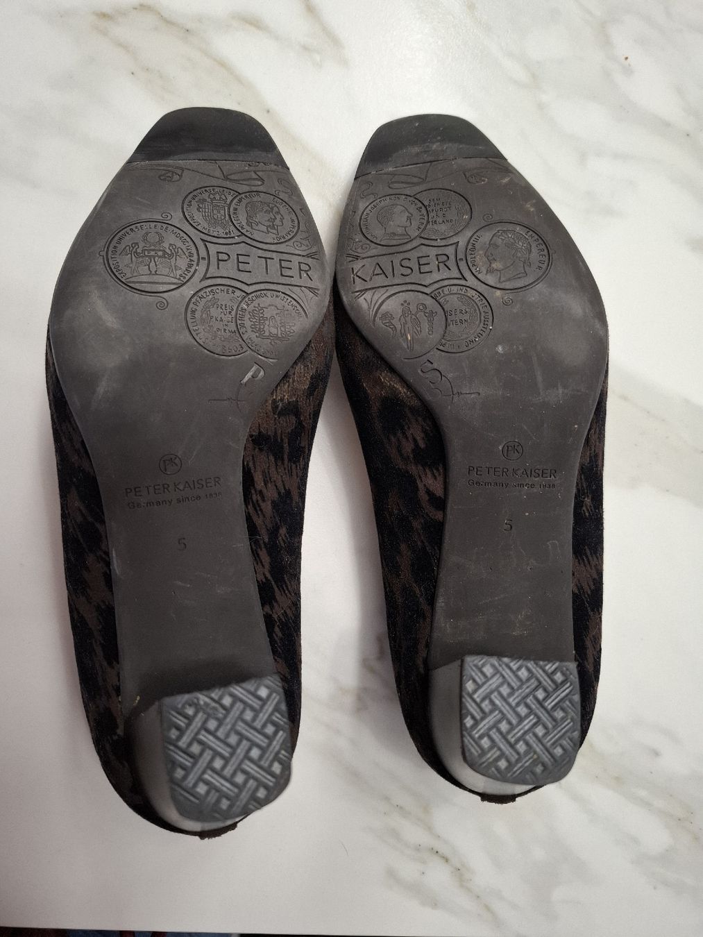 Kaiser Chaussures femmes: Escarpins Peter Kaiser 38 dessus velours léopard – D'occasion à Bulle par xixime 4