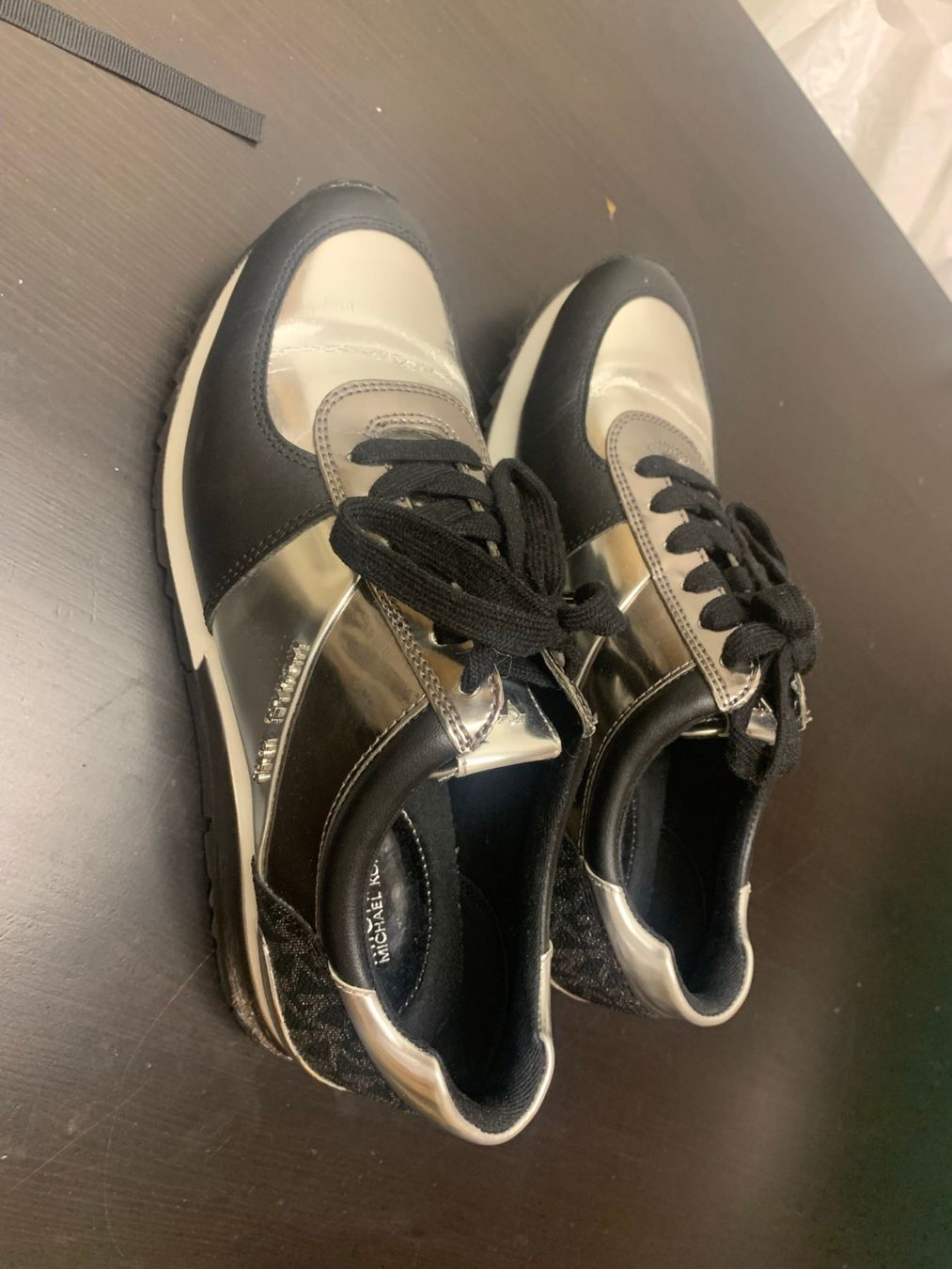 Michael Kors Chaussures femmes: Michael Kors Sneaker – D'occasion à Stallikon par ulv_k7jj