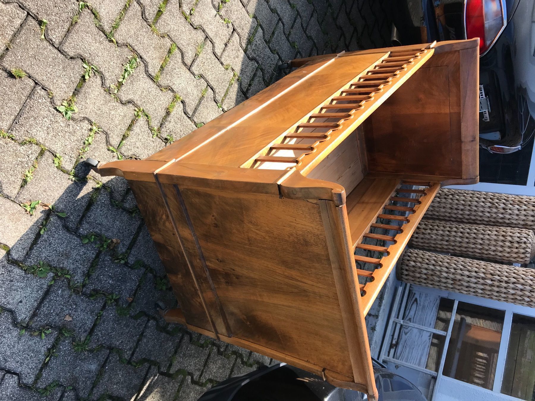 Betten: Antikes Kinderbett Nussbaum Biedermeier – Gebraucht aus Frasnacht von Kulturpalast 1