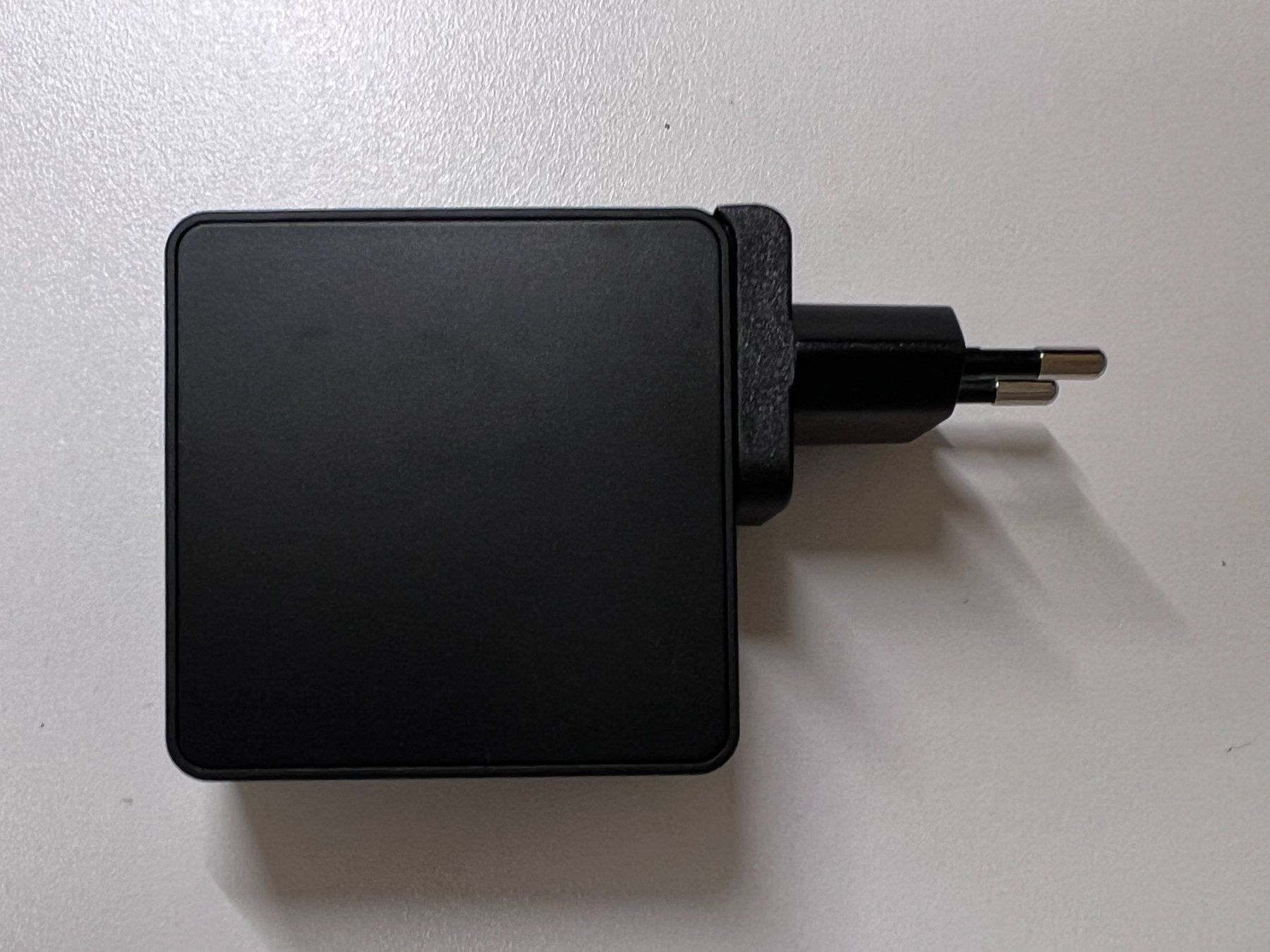 Caricabatterie: USB-C Charger Inkl. USA+GB-Adapter – Usato da Unterengstringen venduto da hausraus