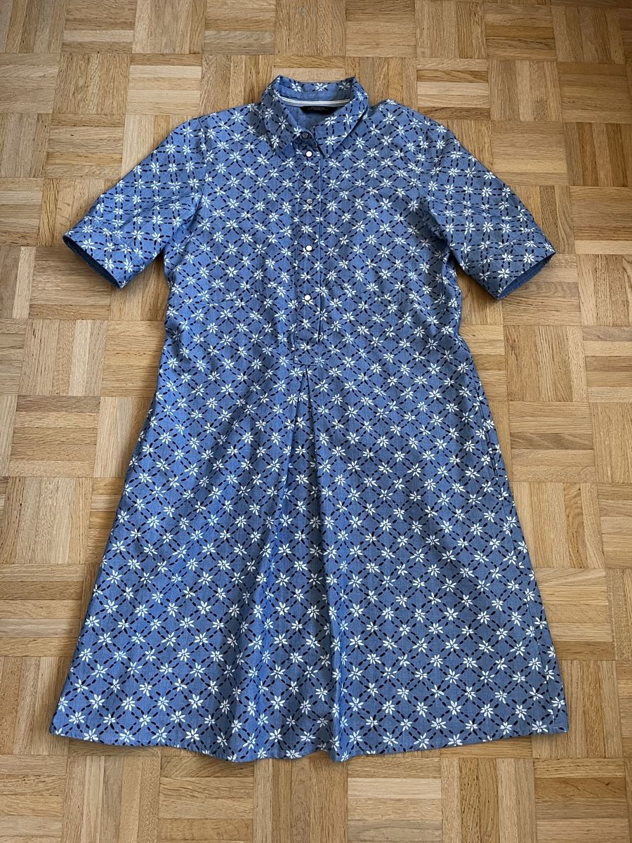 Max Mara Vestiti: Weekend MaxMara Kleid blau Blumenmuster Gr. 38 – Usato da Zürich venduto da Kleanthy