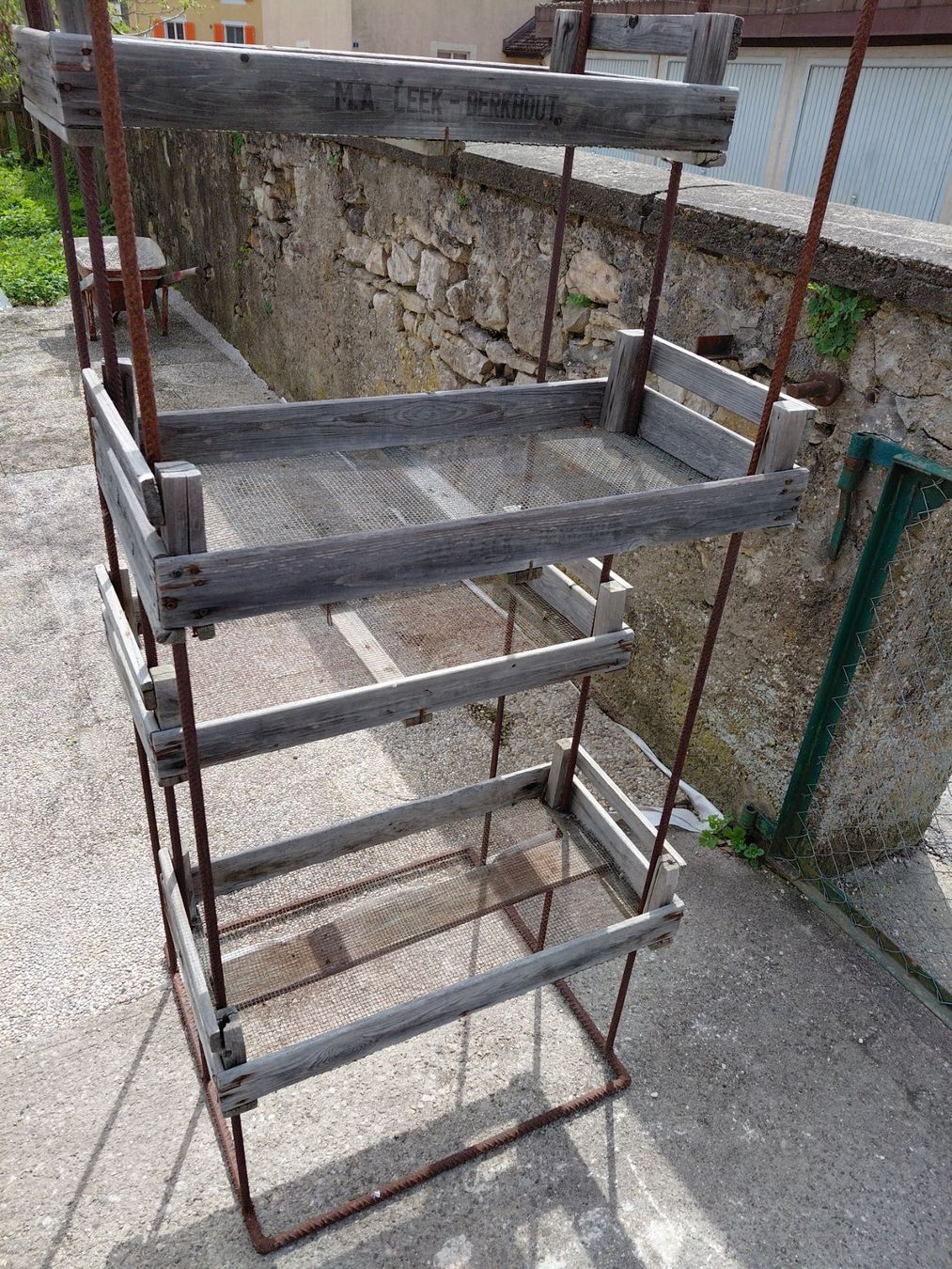 Scaffali: Etagère artisanale – Usato da Noiraigue venduto da pel_ny7d