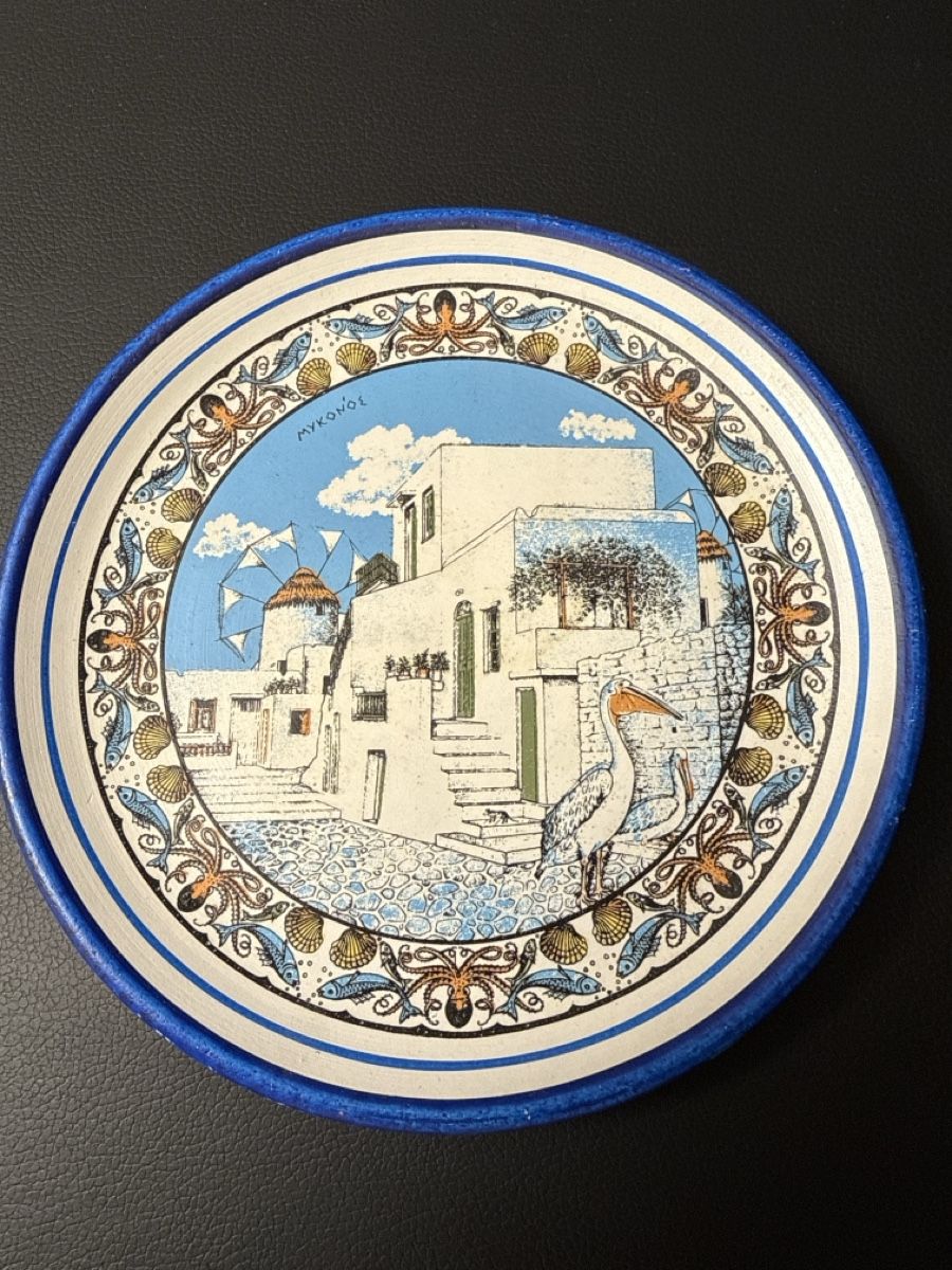 Tutte le decorazioni: Souvenirteller Mykonos – Usato da Glarus venduto da Box3