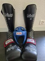 Neuwertige Kickboxausrüstung (Handschuhe, Beinschoner, Helm)