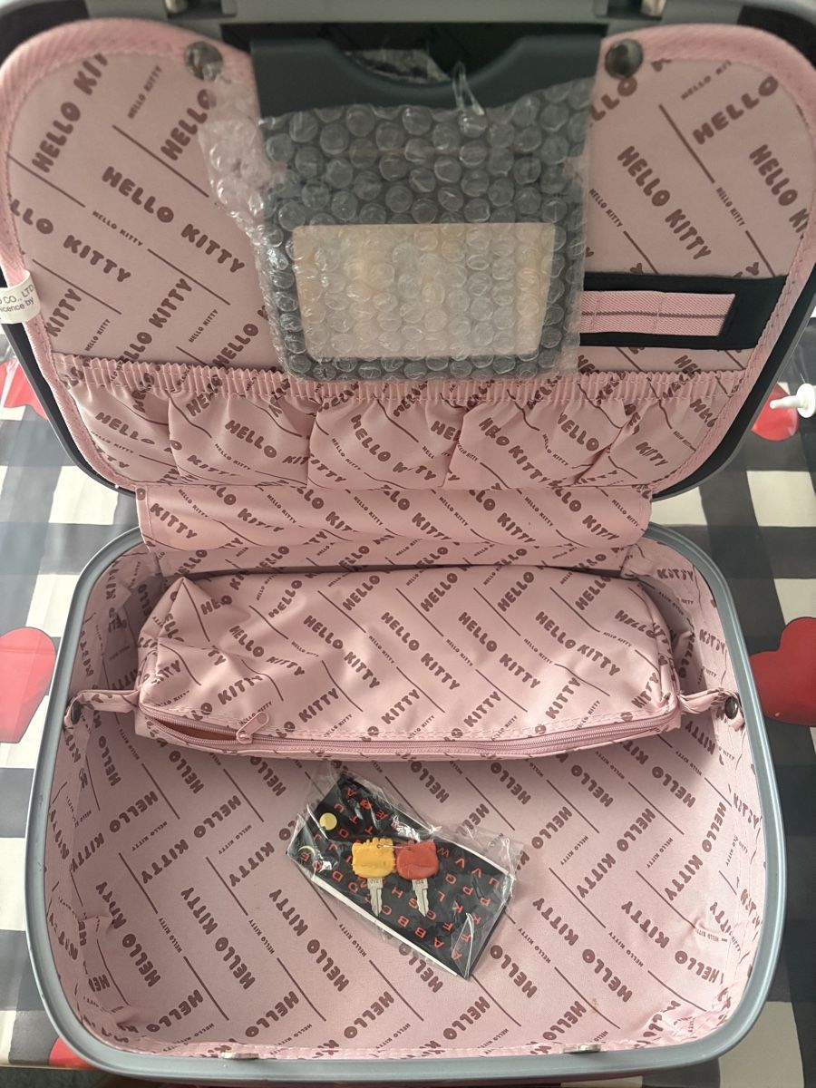 Hello Kitty Custodie per cosmetici: Beauty Case Hello Kitty – Usato da Novazzano venduto da jen_hx8j