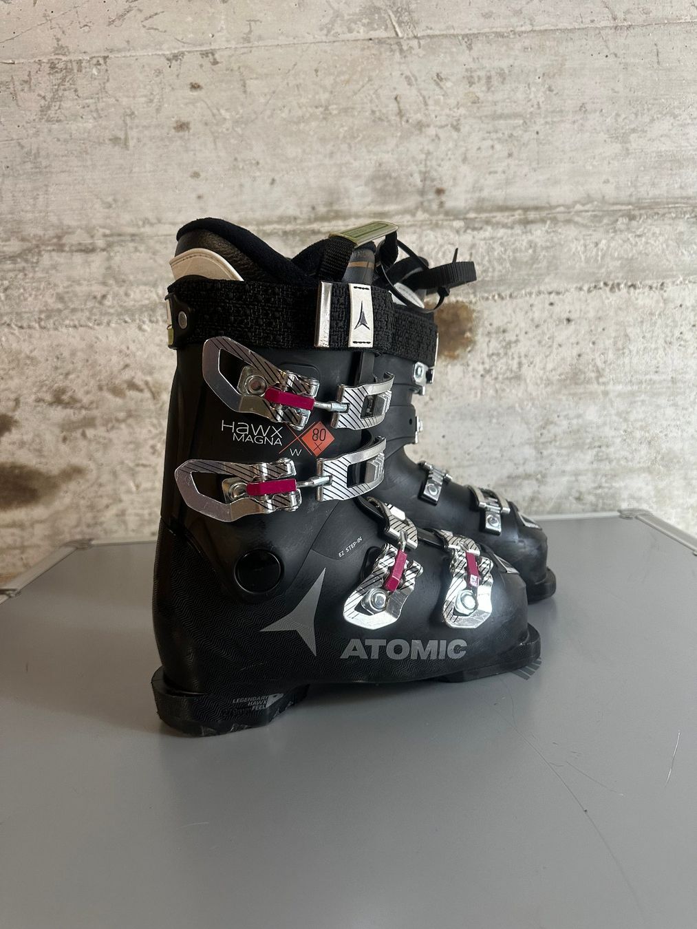 Atomic Scarpe da uomo: Atomic Skischuhe 23.5 / Gr. 37 Wie Neu – Usato da Emmenbrücke venduto da karkarkar