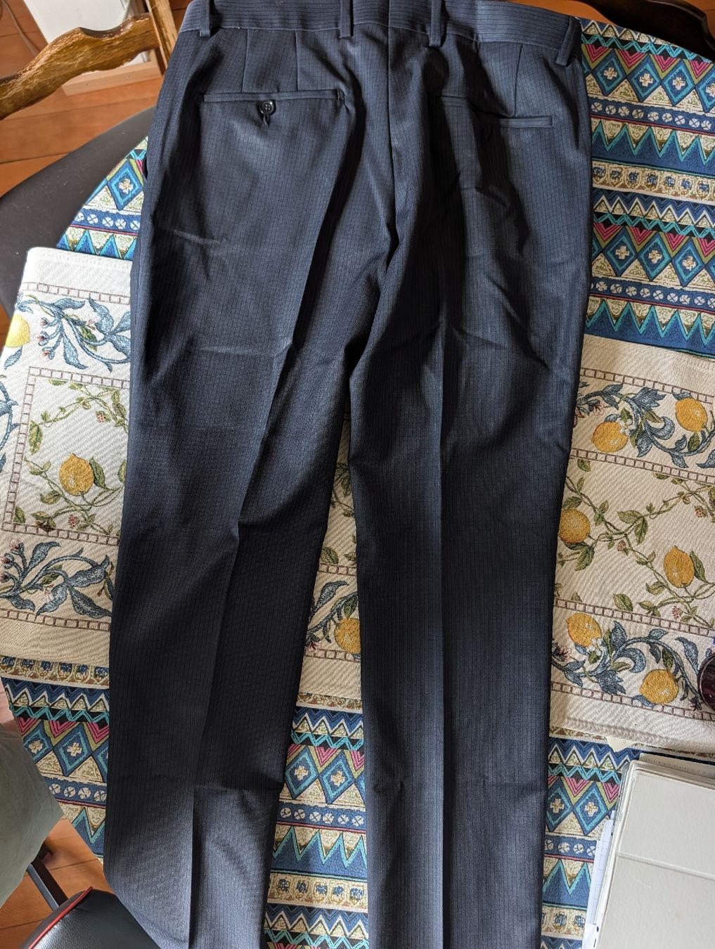Completi: Stylish Navy Blue Patterned Suit Jacket and Trousers Size 50 – Usato da Zürich venduto da jor_68rp 1