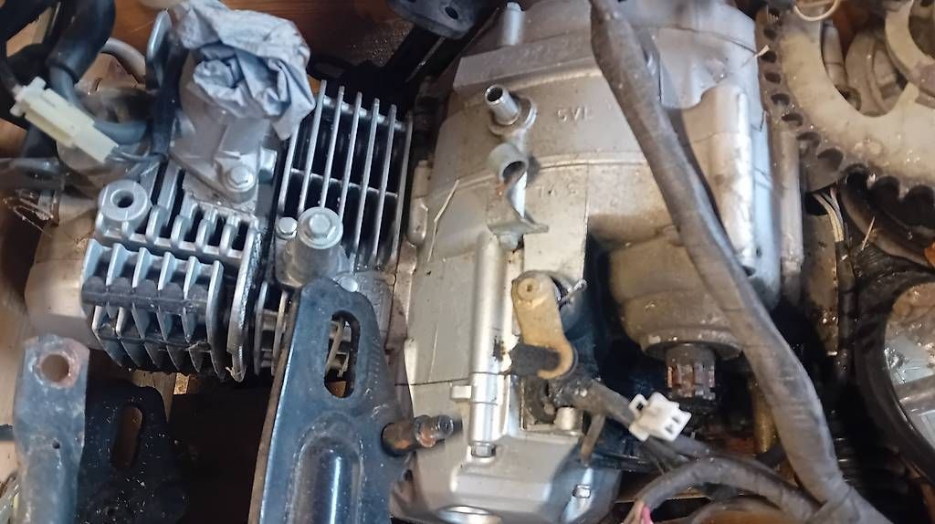 Yamaha Tutti i ricambio per moto: Yamaha YBR 125 Lot de pièce – Usato da les verrières venduto da Lewydo 4