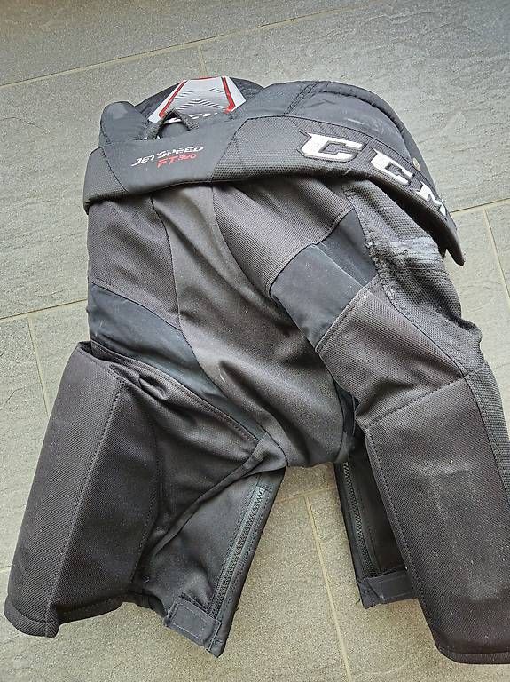 Protezioni & Imbottiture: CCM Hockeyhose – Usato da Wilderswil venduto da jcpbrink 2