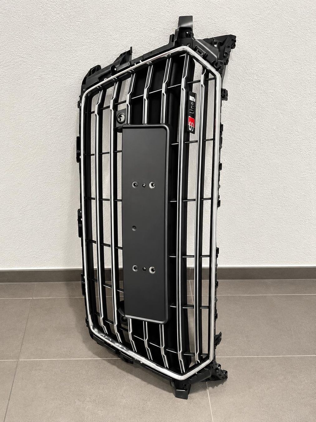 Tutti pezzi di ricambio auto: Original Audi TTS Kühlergrill / Frontgrill – Usato da Trimbach venduto da ClaudioM03