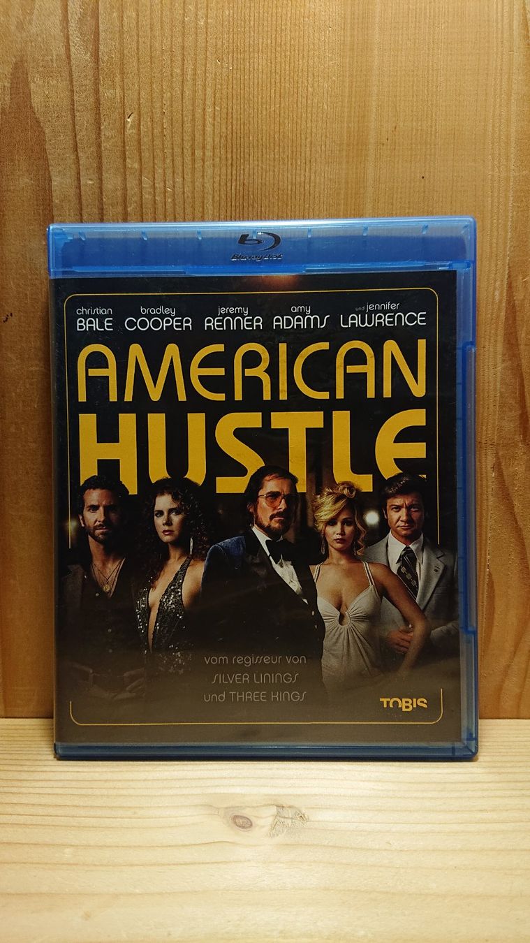 Tutti i DVDs: AMERICAN HUSTLE Blu-Ray mit Christian Bale – Usato da Wilderswil venduto da Exebub