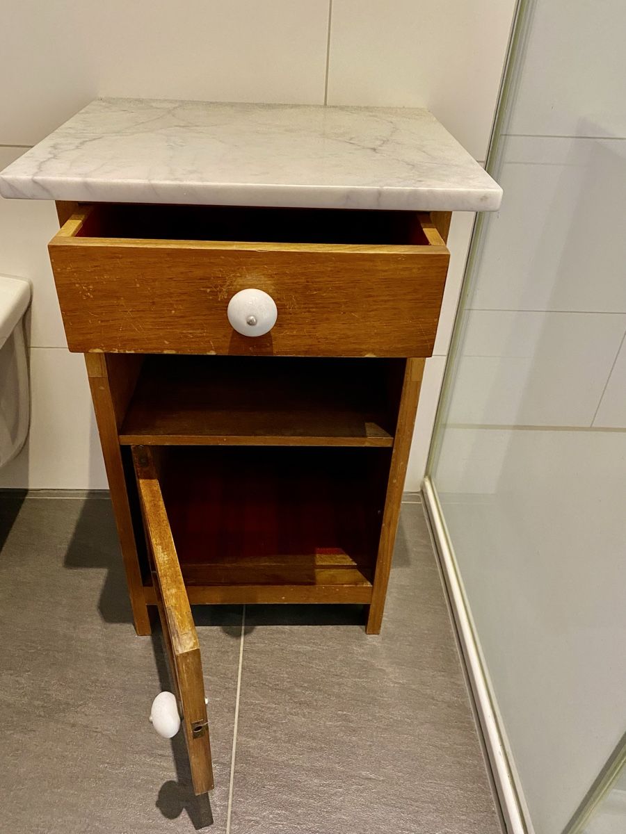 Comodini: Nachttisch antik, mit Marmorplatten – Usato da Murten venduto da Defender10 1