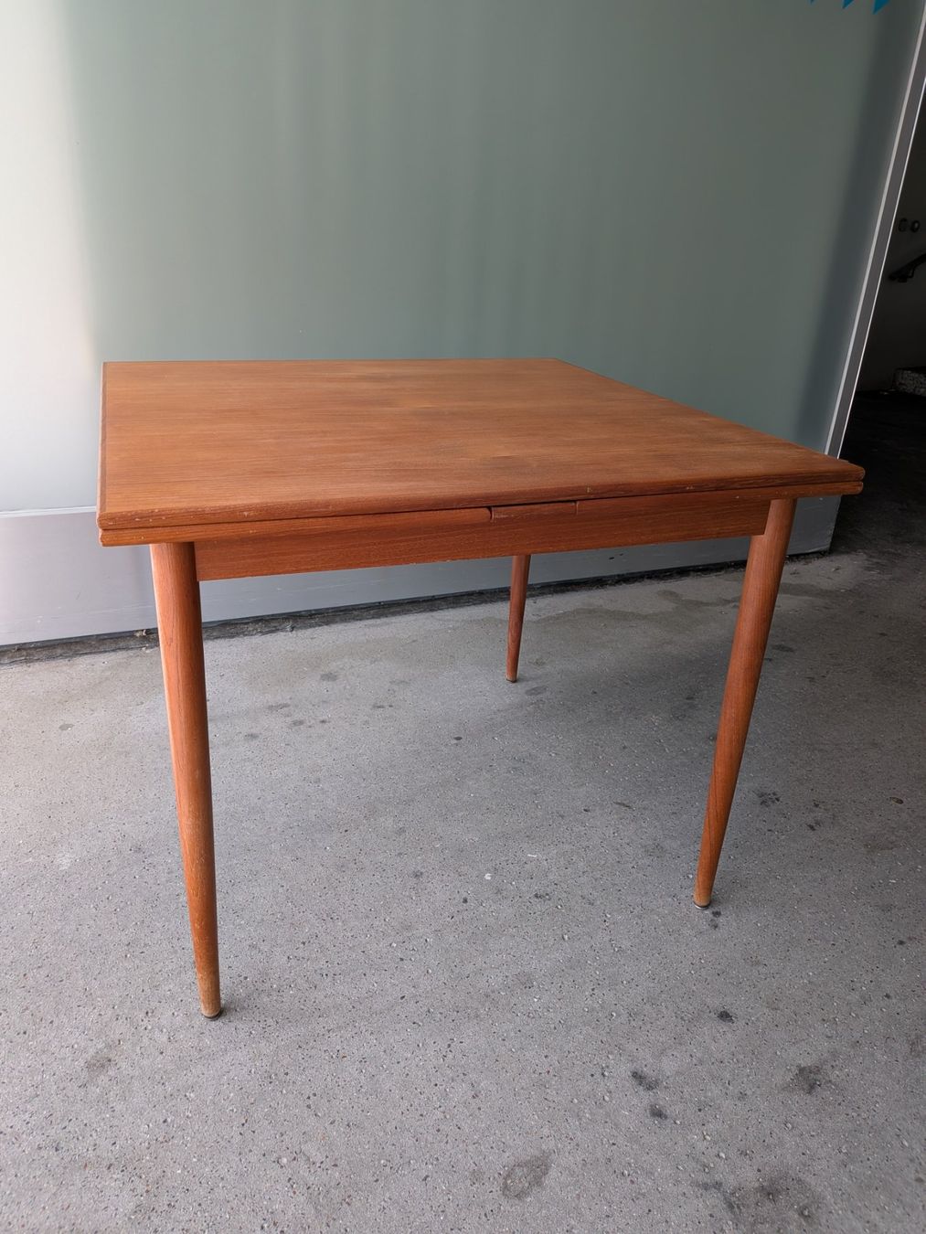 Tische: Mid Century Teakholz Tisch Esstisch – Gebraucht aus Emmen von Brockofsky