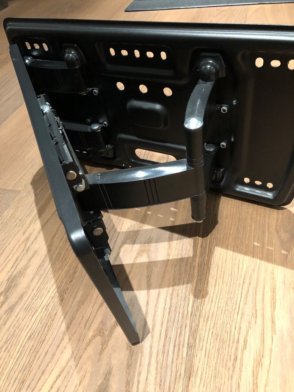 Supporti a parete: Universal TV-Wandhalter / schwenkbar – Usato da Kilchberg ZH venduto da Anie.