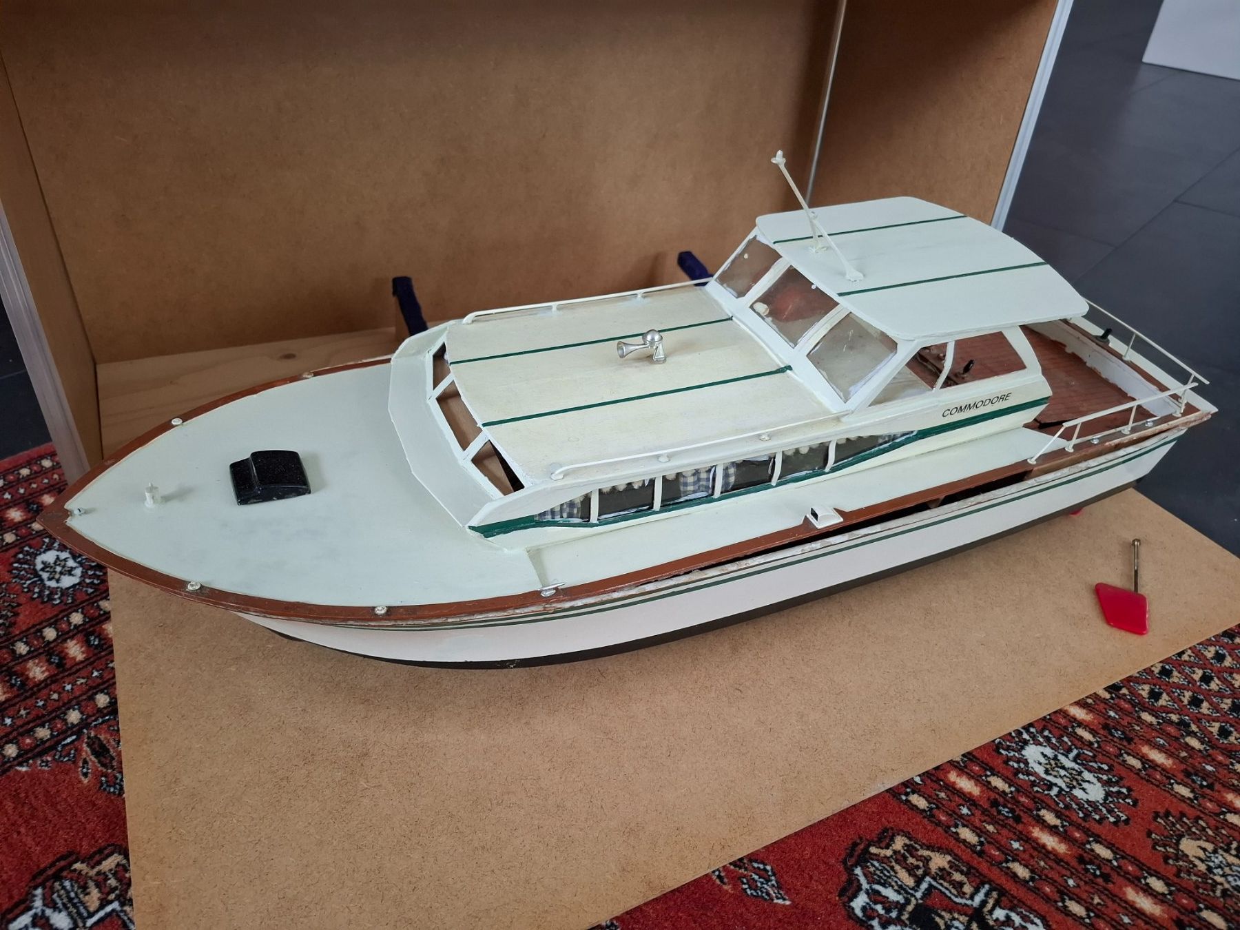 Graupner RC Modellbau: Graupner RC Modellboot Commodore mit Transportbox – Defekt aus Chabrey von fluvius 2