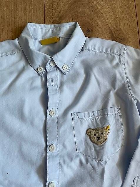 Chemises, T-shirts & Polos: Hemd von Steiff in hellblau Gr. 116 – D'occasion à Pfäffikon Sz par alar 1