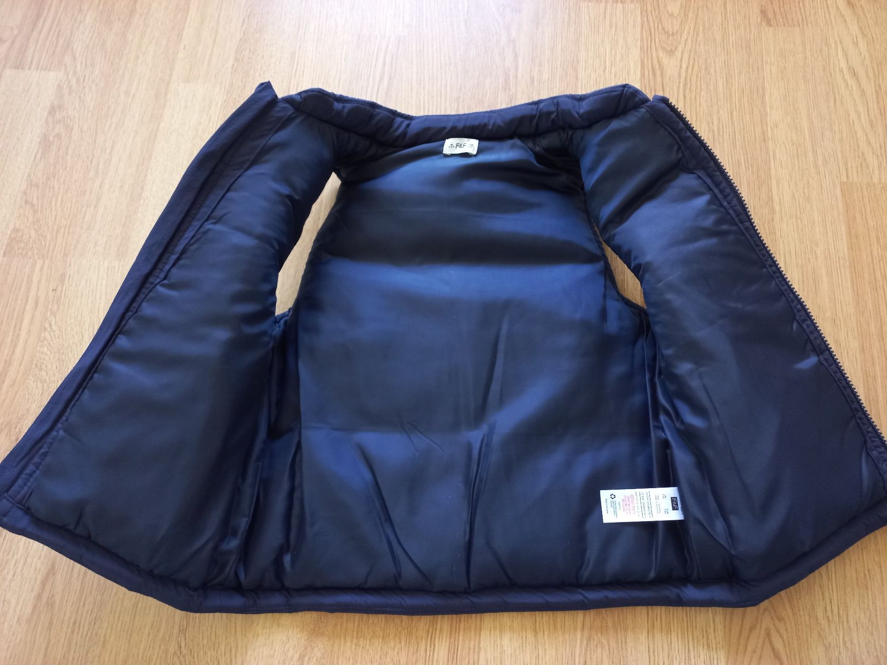 Sonstige Jungenkleidung: Gilet / Weste NEU – Neu (gemäss Beschreibung) aus Langnau am Albis von kit_l9h5 3
