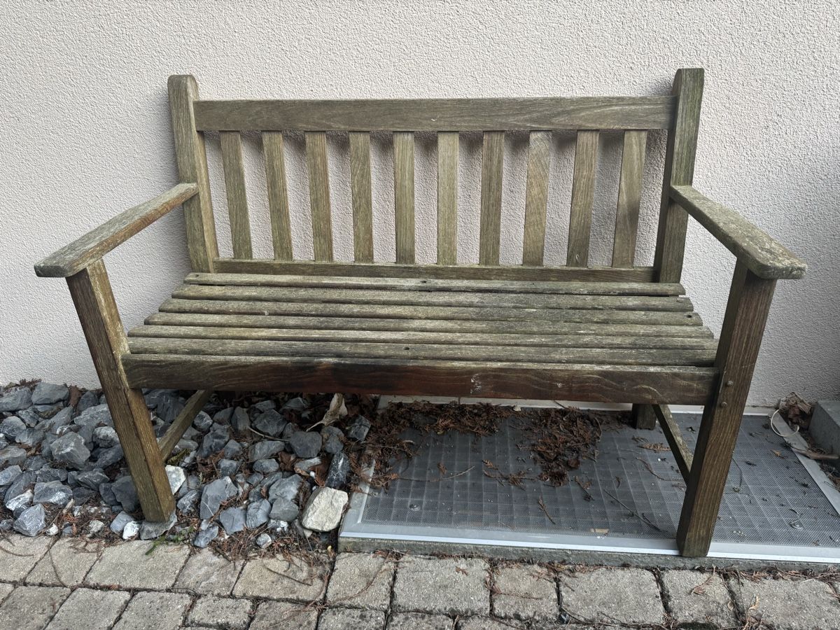 Gebrauchte Gartenbank aus Holz