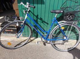 Gut erhaltenes Vintage Damenfahrrad