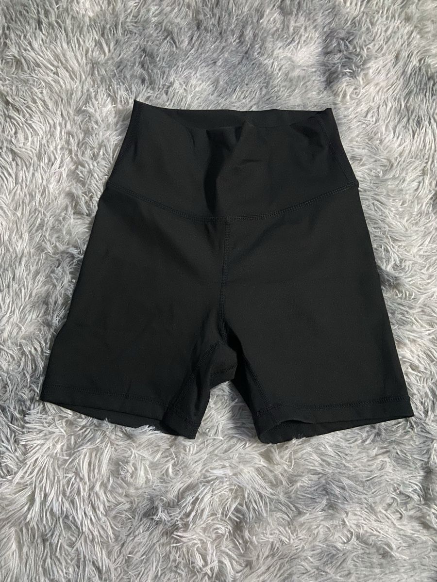 Lululemon Kleiderpakete: Lululemon Gym Set – Neu (gemäss Beschreibung) aus Embrach von NovasOutlet 5