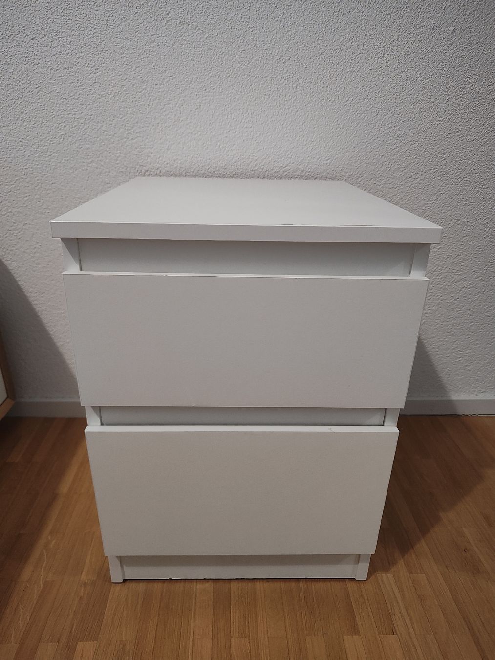Comodini: White Bedside Table with Two Drawers – Usato da Glattbrugg venduto da wki_jq8f 1
