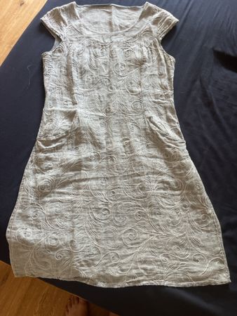 Kleid grau bestickt kurzarm Grösse S neu