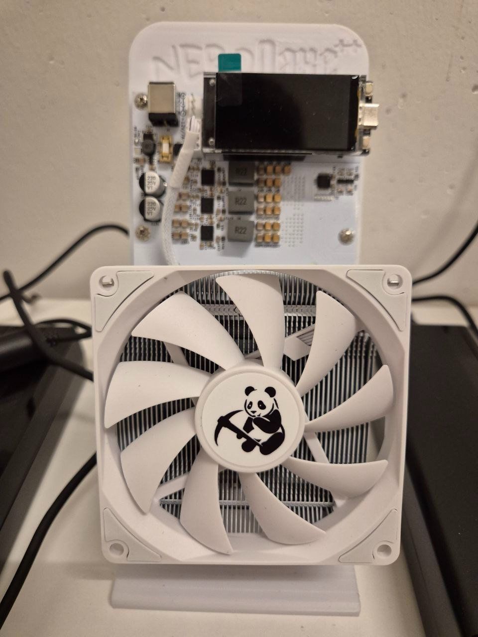 Coin Miner: Neuwertiger Bitcoin Solo ASIC Miner Mining Rig Nerdqaxe++ – Usato da Dübendorf venduto da Alessandro-DG 3