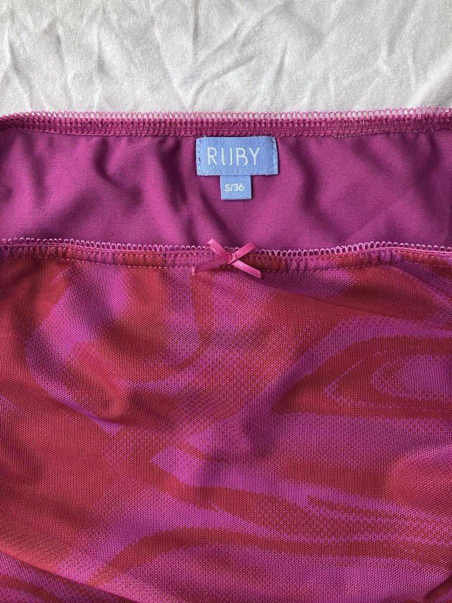 Jupes: Rock Ruby Grösse S/36 pink-rot  – D'occasion à Siselen BE par -skylein- 1